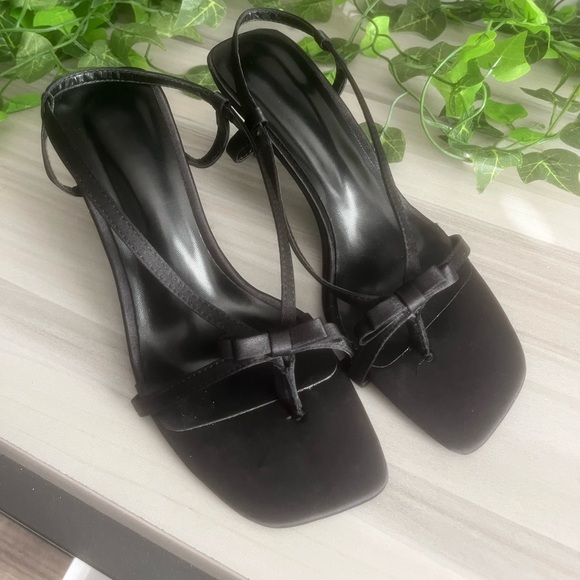 Black Strappy Women's Sandals - Picture 1 of 4